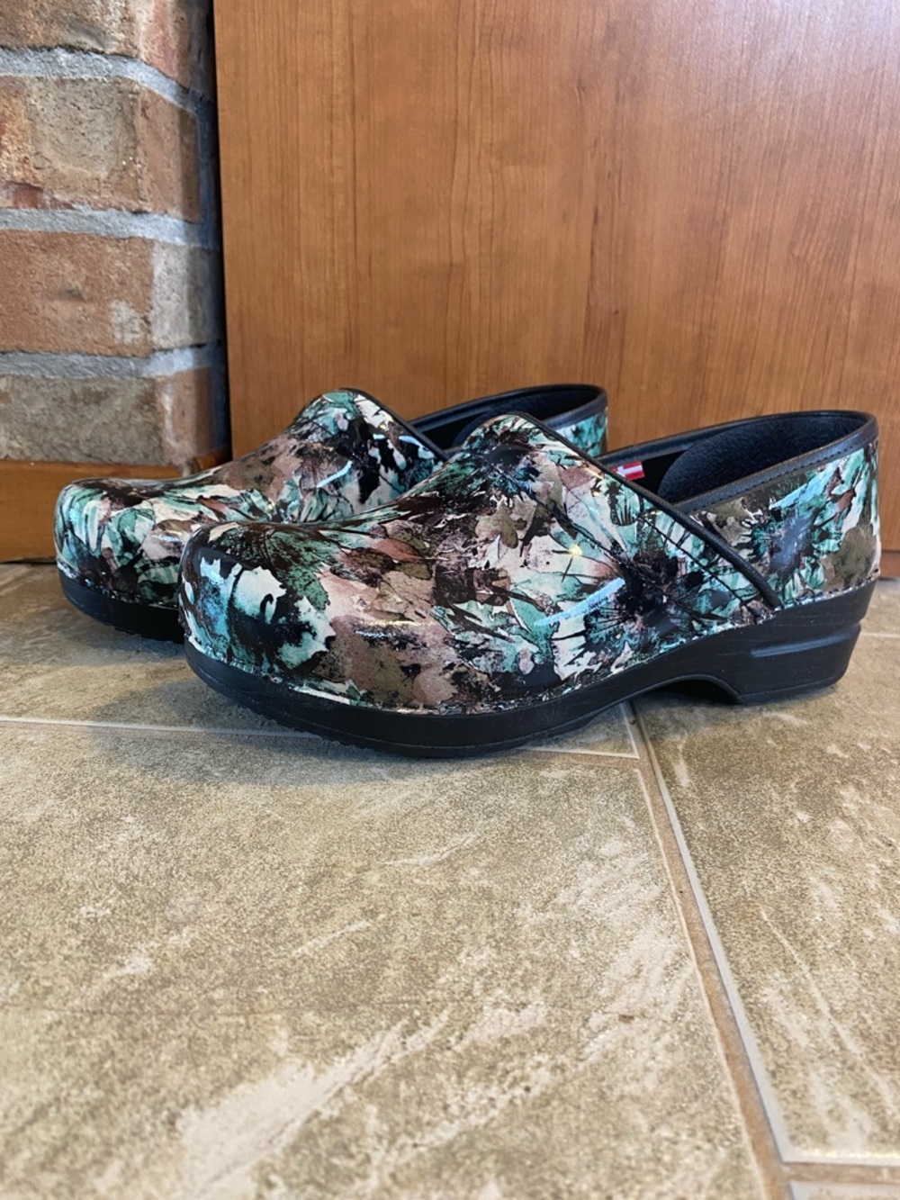 Sanita Printed  Clogs Size 40 EU / 9–9.5 US Like New Comfort Shoes
